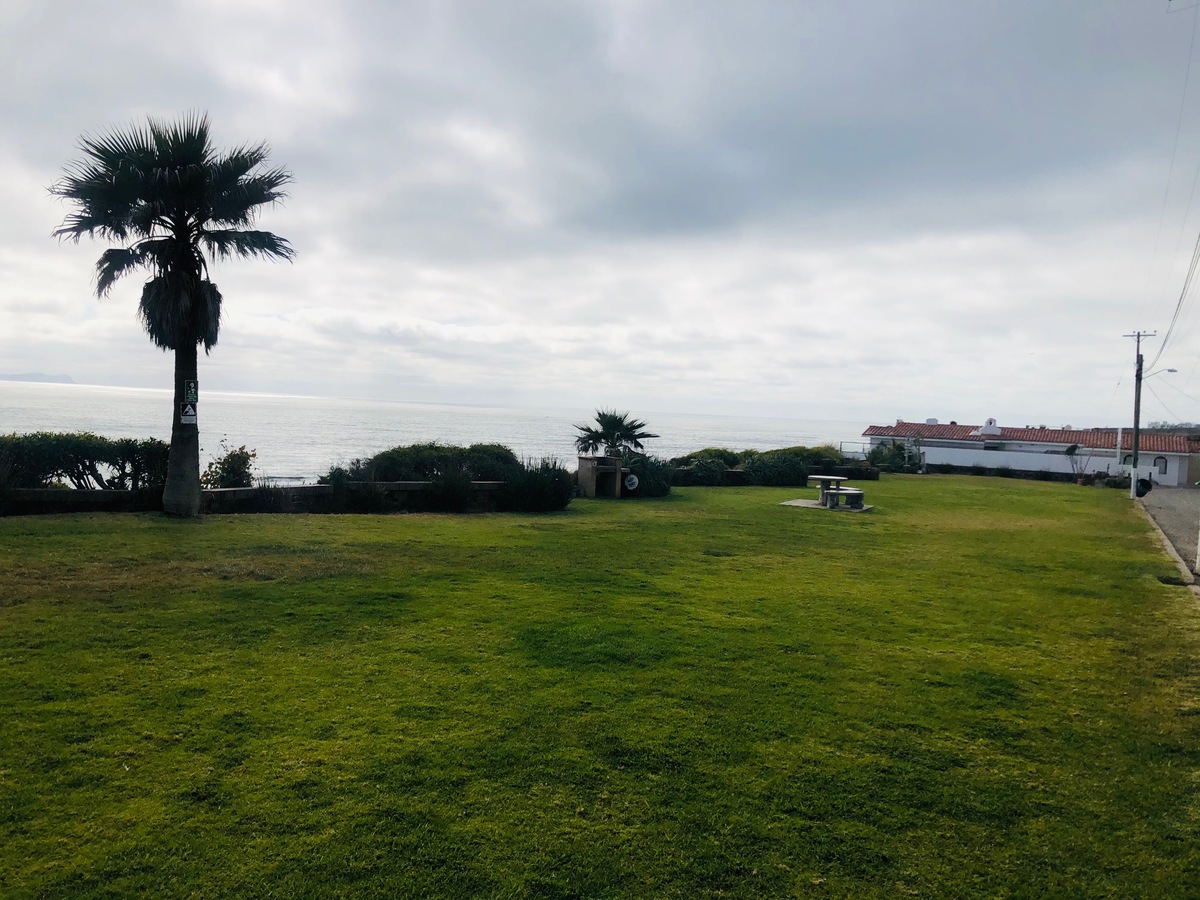 32 of 36: Parque frente al mar