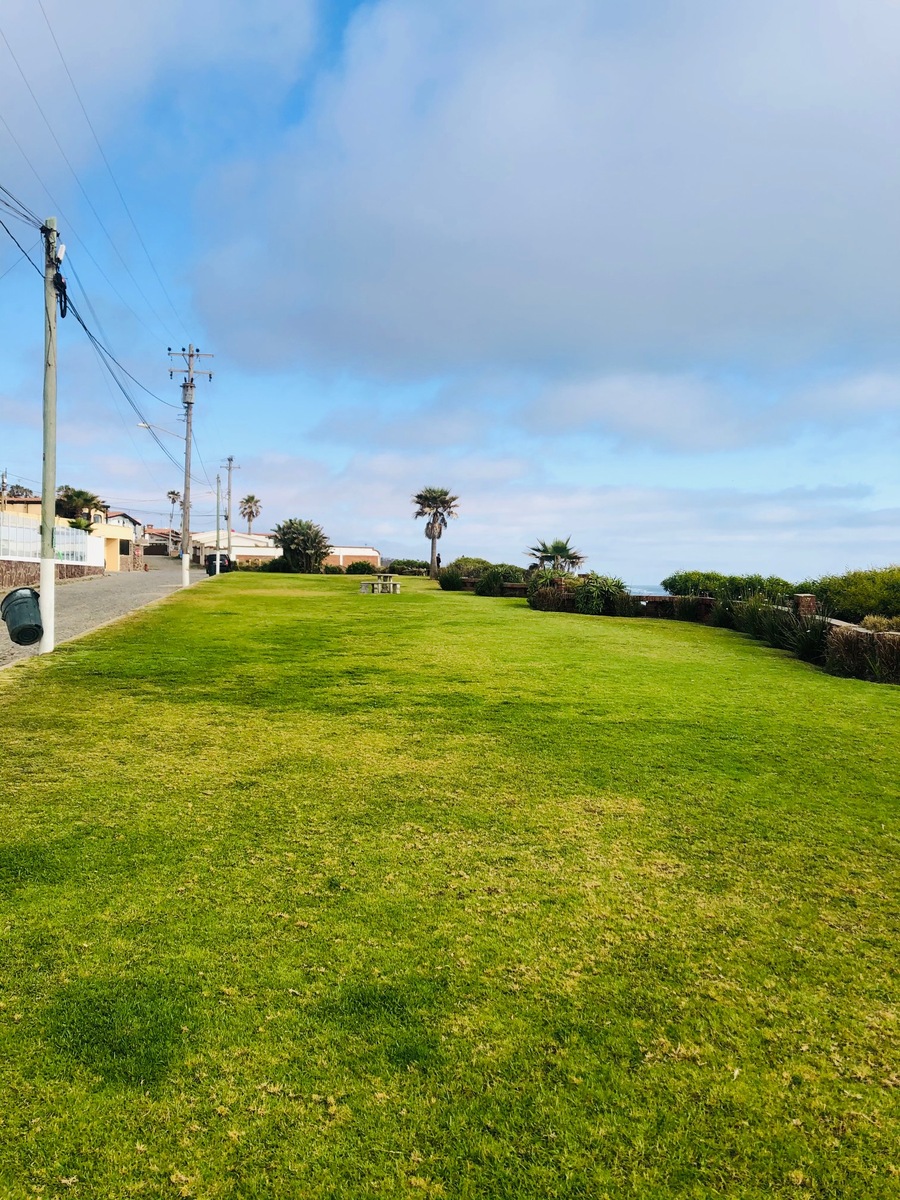 33 of 36: Parque frente al mar