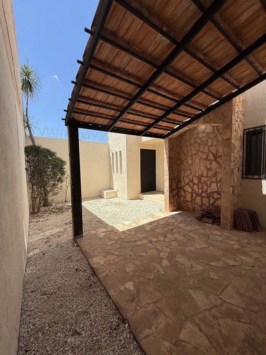 10 de 10: Patio y terraza techada