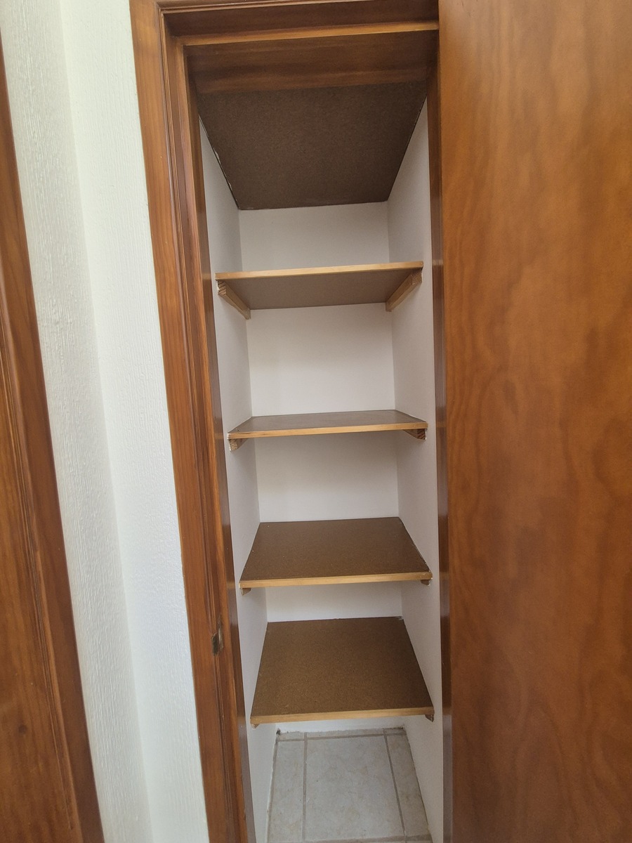 9 of 14: Closet de blancos