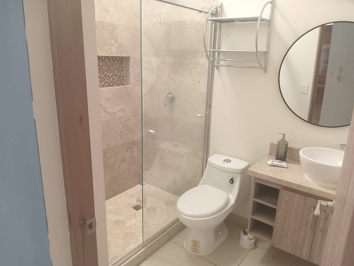 16 de 41: Baño completo en área común