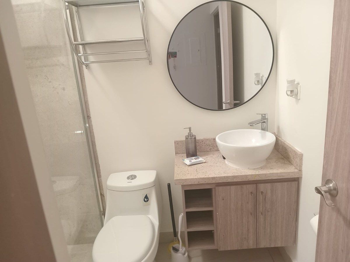 17 de 41: Lavabo con mueble