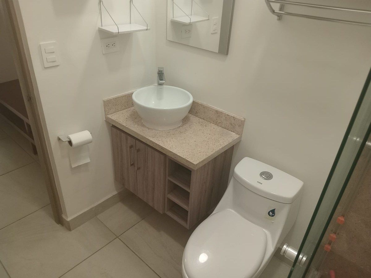 23 de 41: Lavabo con mueble