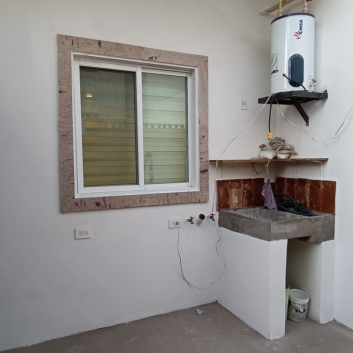 28 de 41: Lavadero, bioler.