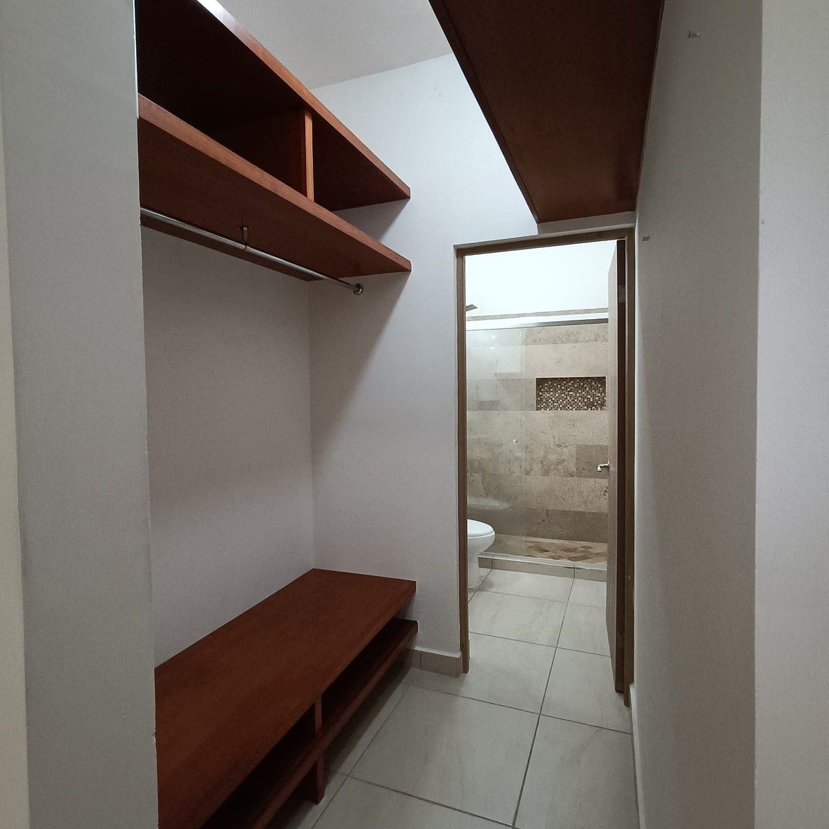 21 de 41: Walk In Closet en recamara principal