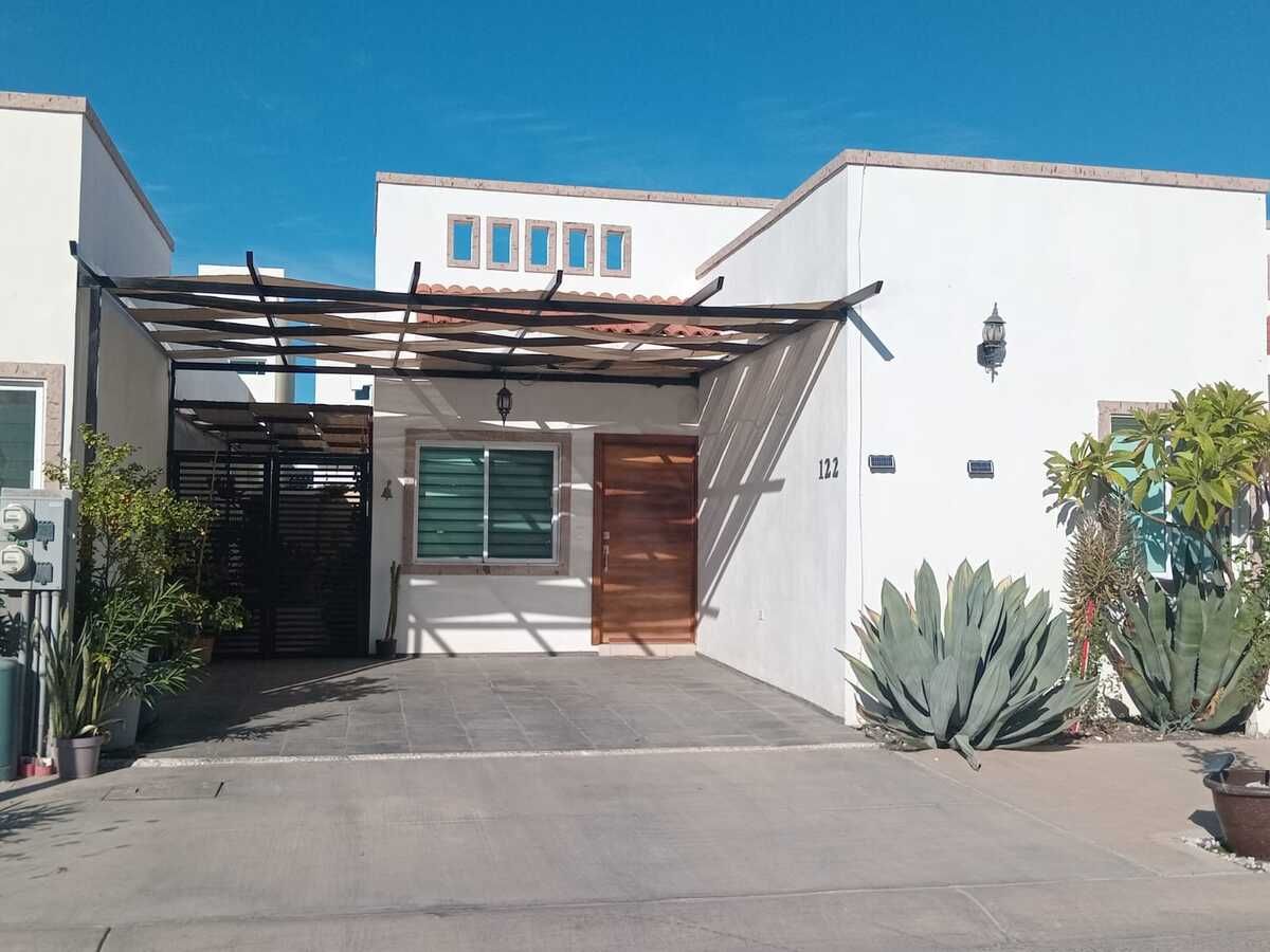 1 de 41: Fachada Principal.