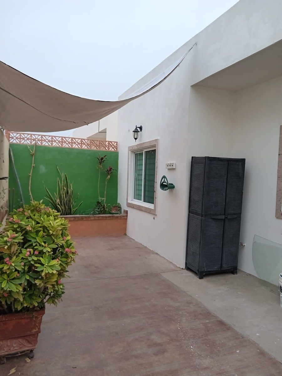 29 de 41: Patio trasero con jardinera