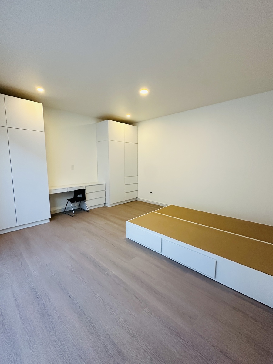 6 of 41: Habitacion amplia