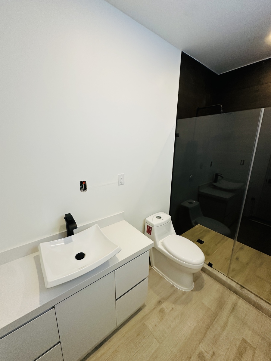 10 of 41: Baño completo