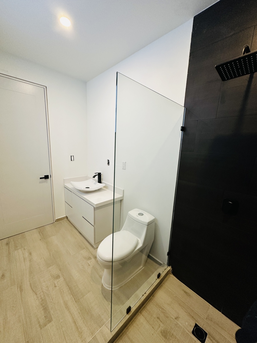 11 of 41: Baño completo