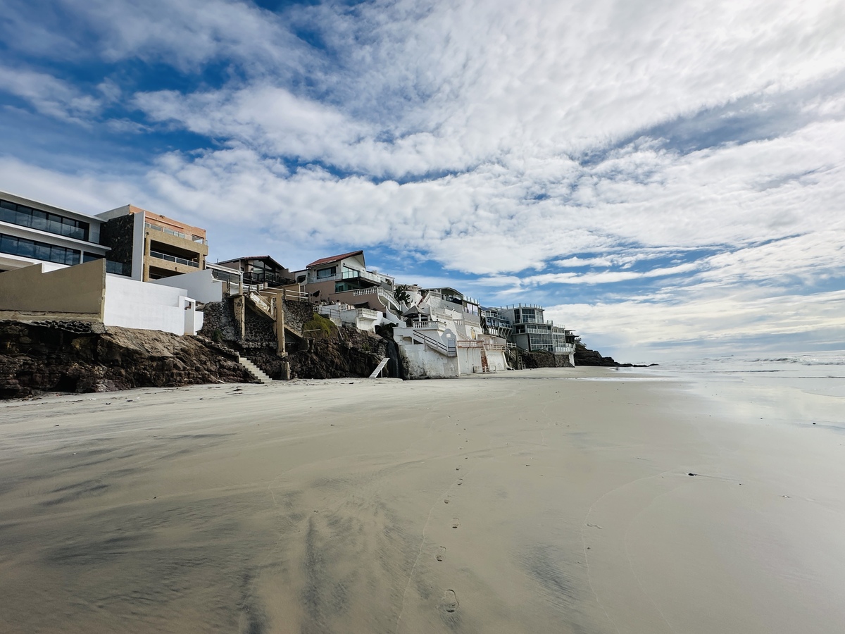 21 of 41: Vista desde el mar