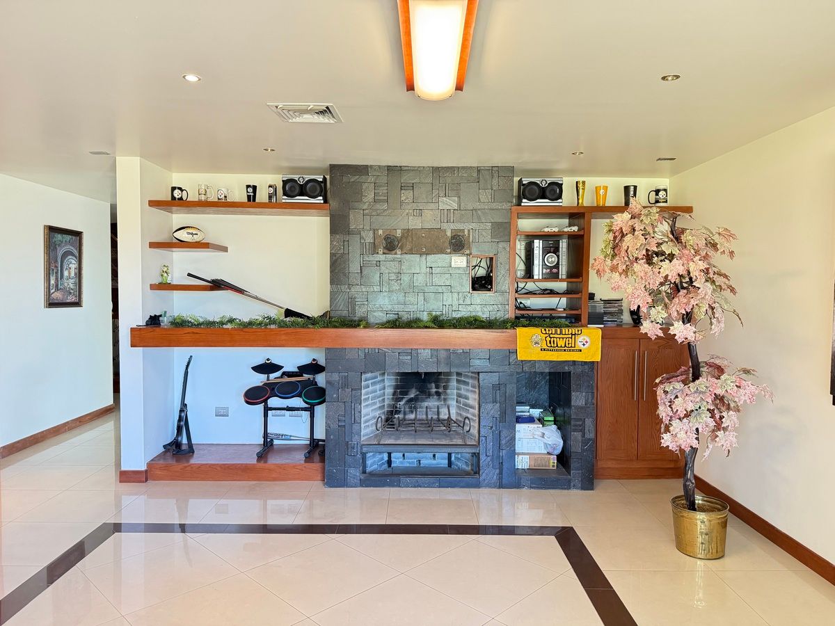 25 de 33: Cuarto de juegos