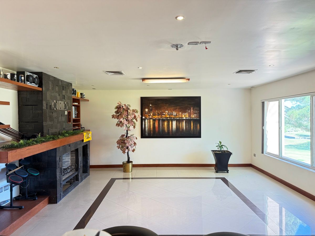 22 de 33: Cuarto de juegos