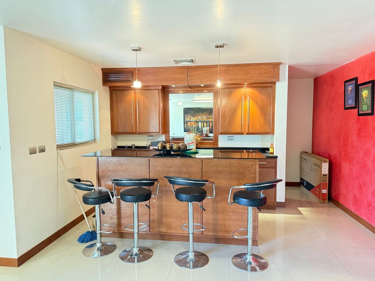 23 de 33: Area de minibar