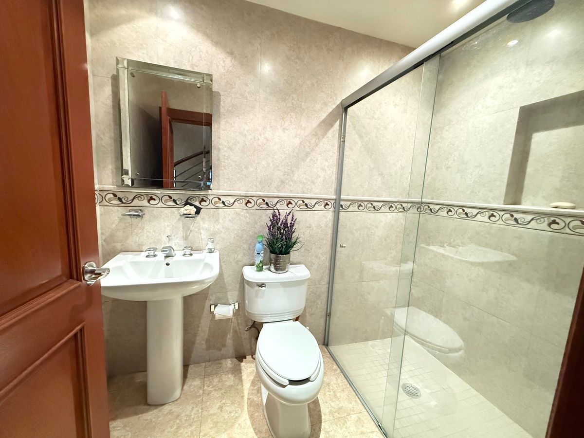 24 de 33: Baño completo