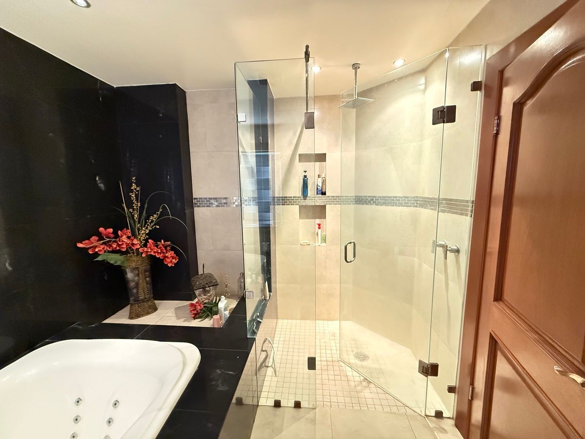 14 de 33: Baño recamara principal