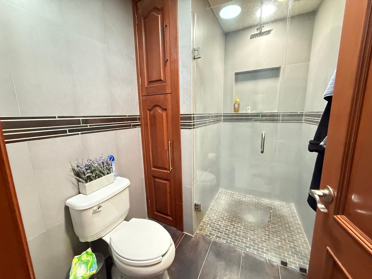 17 de 33: Baño completo