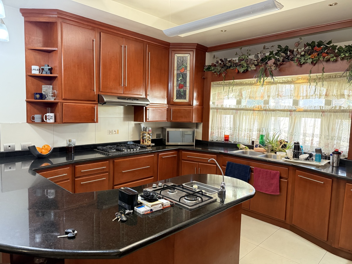 7 de 33: Cocina equipada