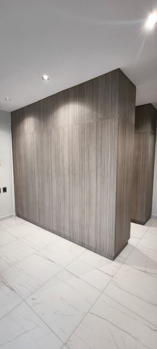 5 de 18: Vestidor de la recámara principal