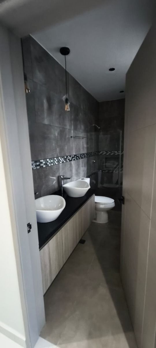 11 de 18: Baño principal