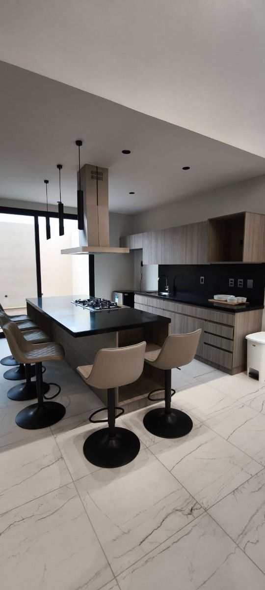 3 de 18: Cocina integral en forma de isla