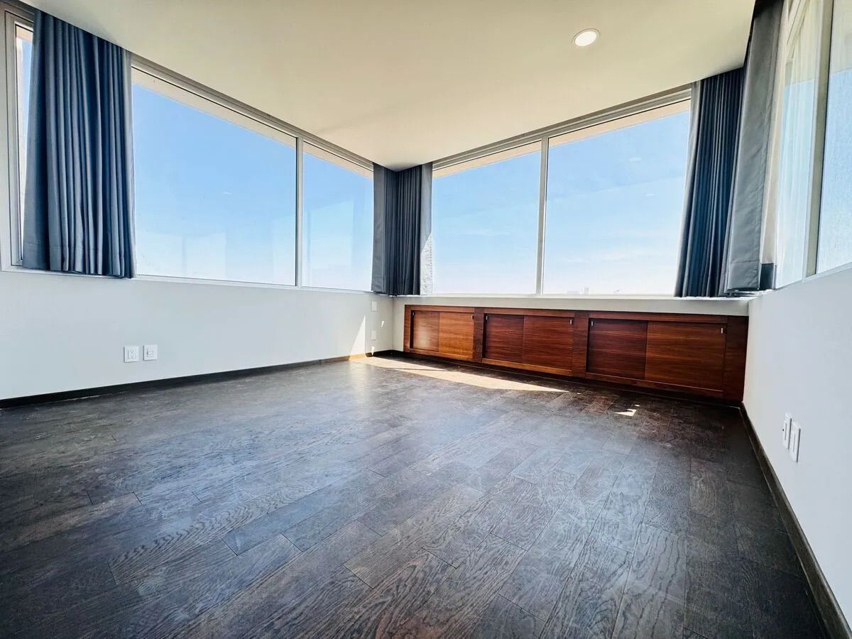 15 de 15: ESTANCIA AMPLIA