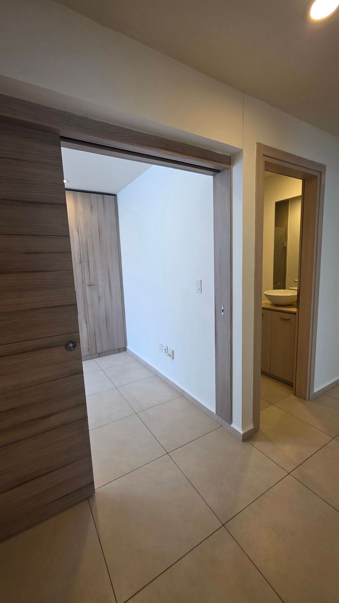 17 de 26: AREA ESTUDIO/3ERA. REC. CLOSET-CARSO-VAN-GOGH-LABORIN-RENTA