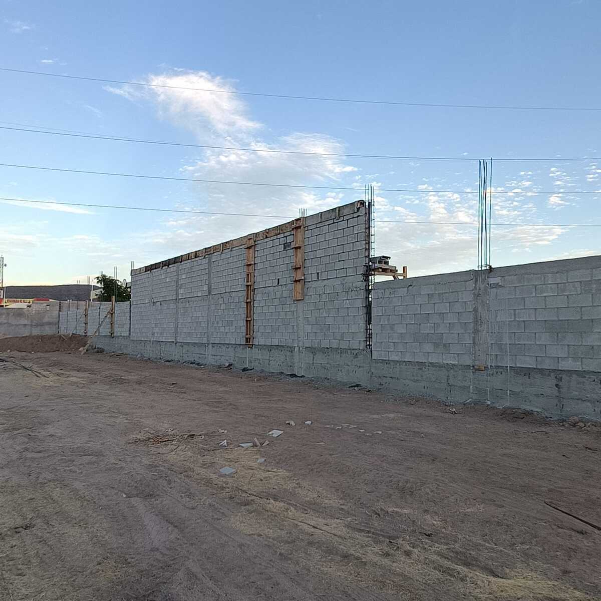 10 de 16: Colinda con parte trasera de Orsan Gasolinera