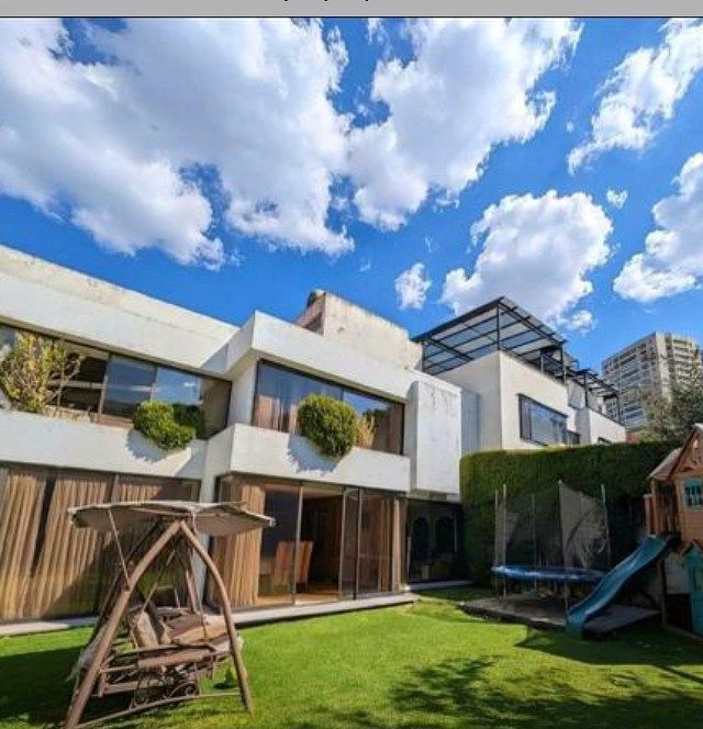VENTA DE CASA EN LOMAS DE LAS PALMAS CON JARDÍN, foto 1 de 13