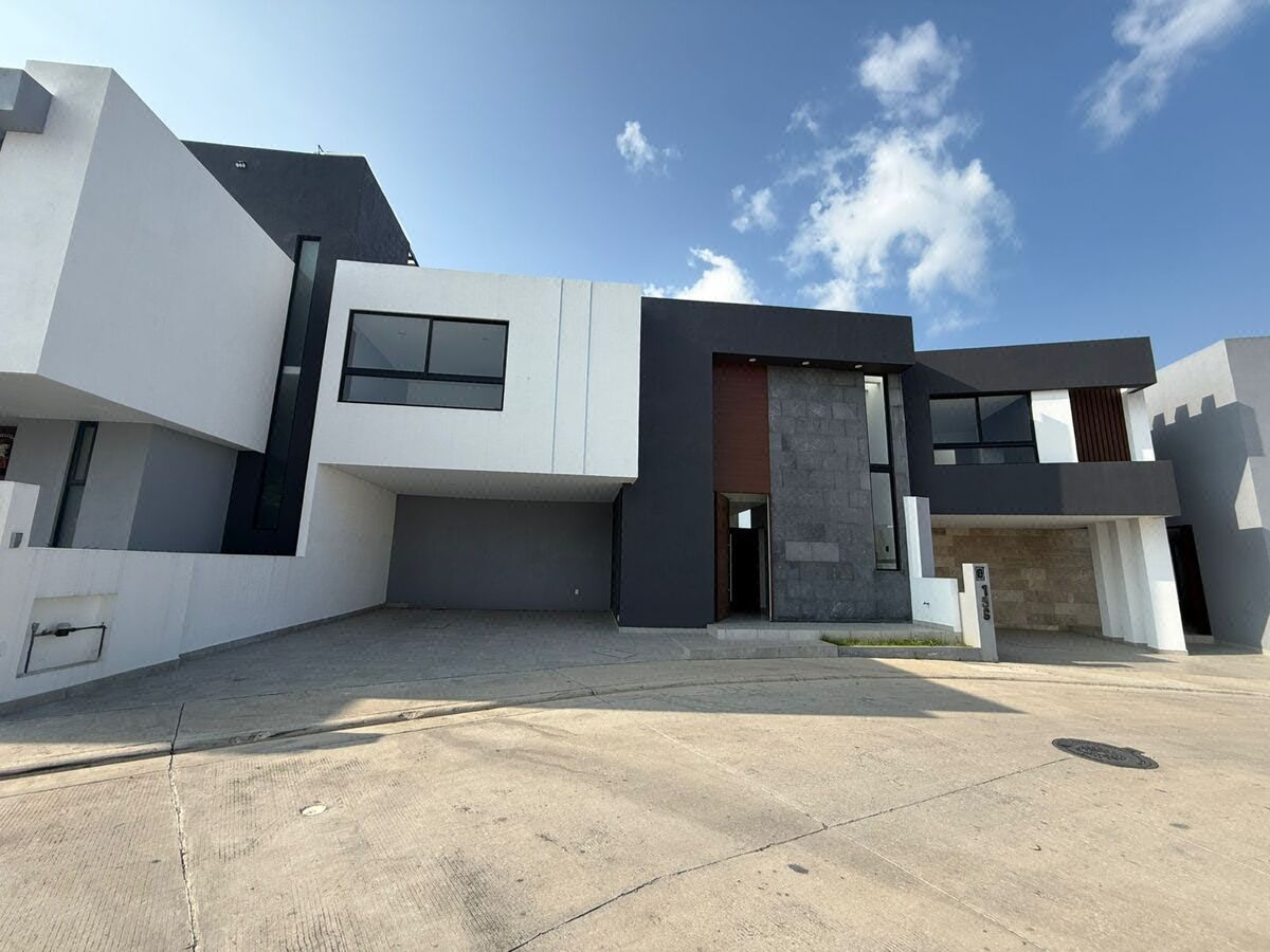 Casa en venta en Lomalta, Tres Marías, Morelia
