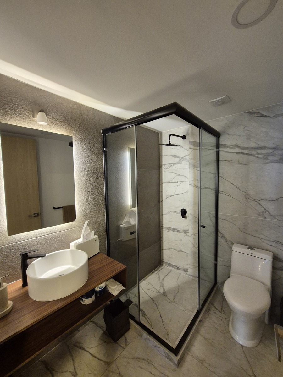 6 de 18: BAÑO SECUNDARIO