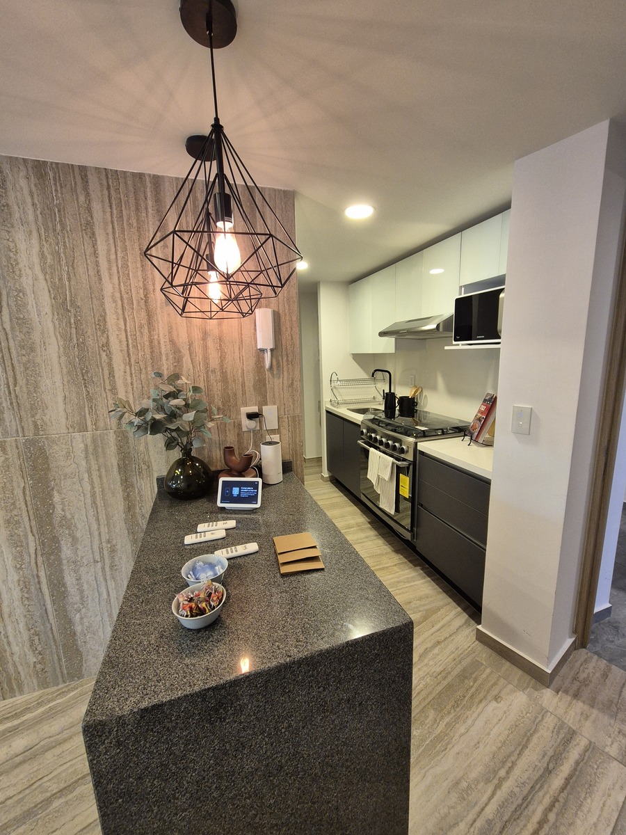 9 de 18: COCINA EQUIPADA