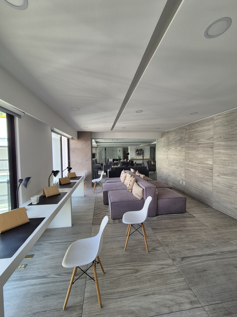 13 de 18: BUSINESS CENTER