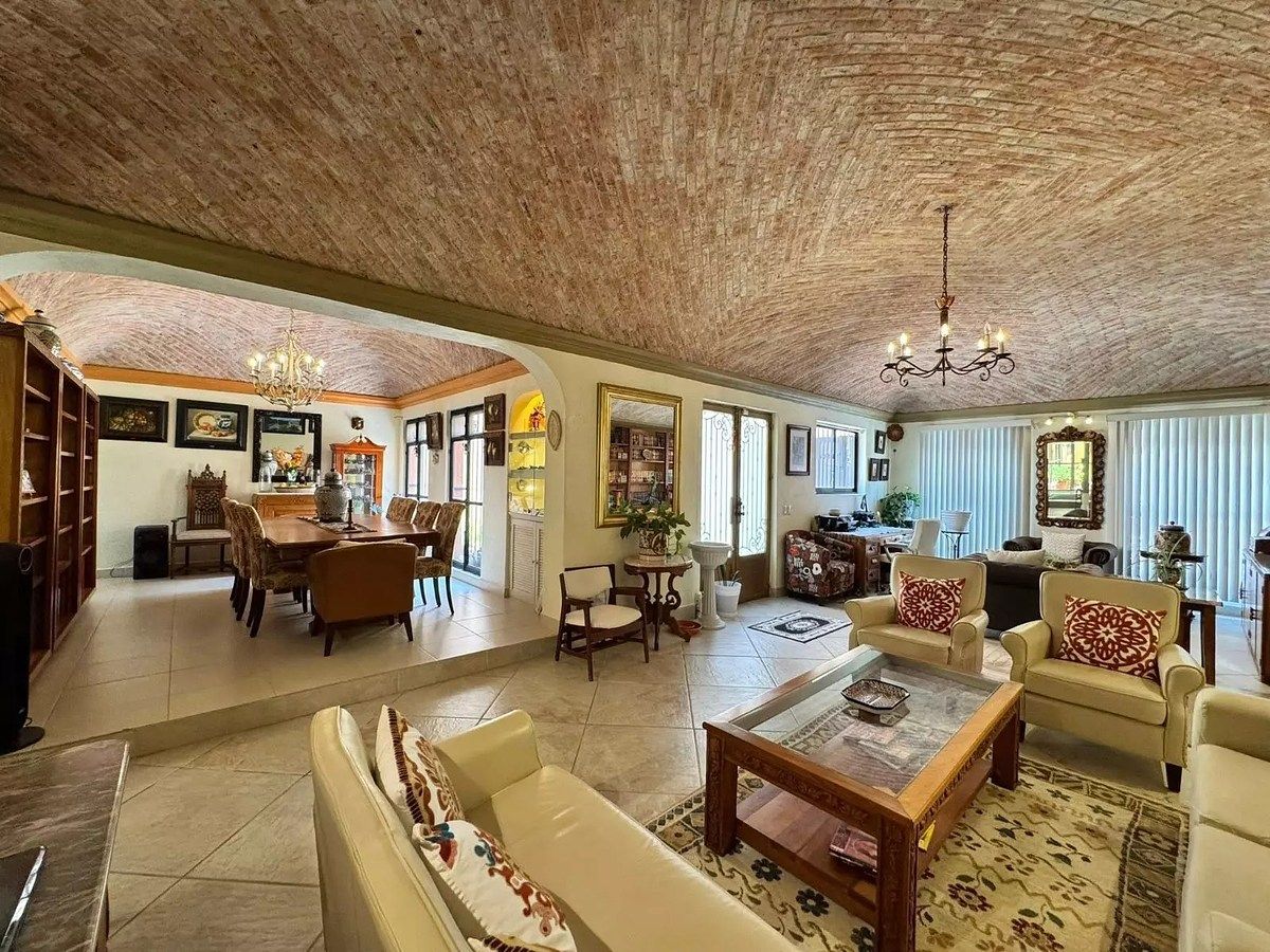 Colonial style house in San Miguel de Allende in a private community with 3 bedrooms, photo 1 of 24