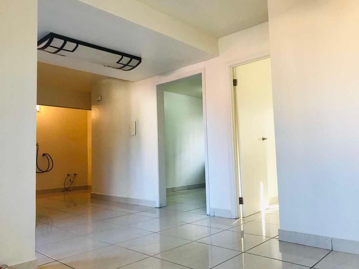 13 de 16: PASILLO Y AREA DE LAVADO