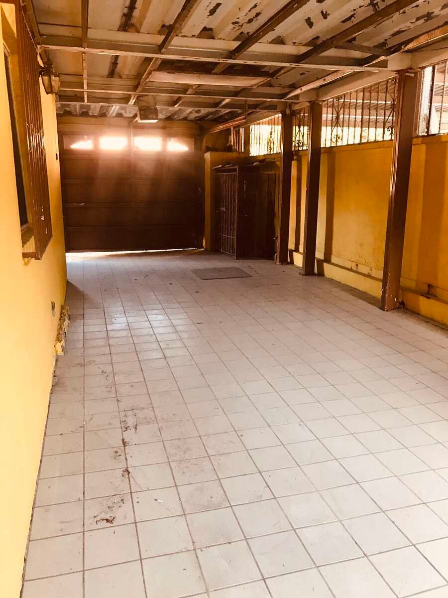 16 de 16: COCHERA TECHADA