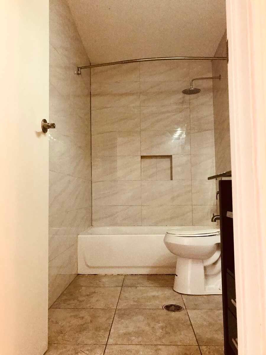 14 de 16: BAÑO CON TINA