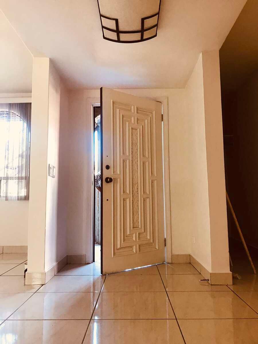 2 de 16: ENTRADA PRINCIPAL