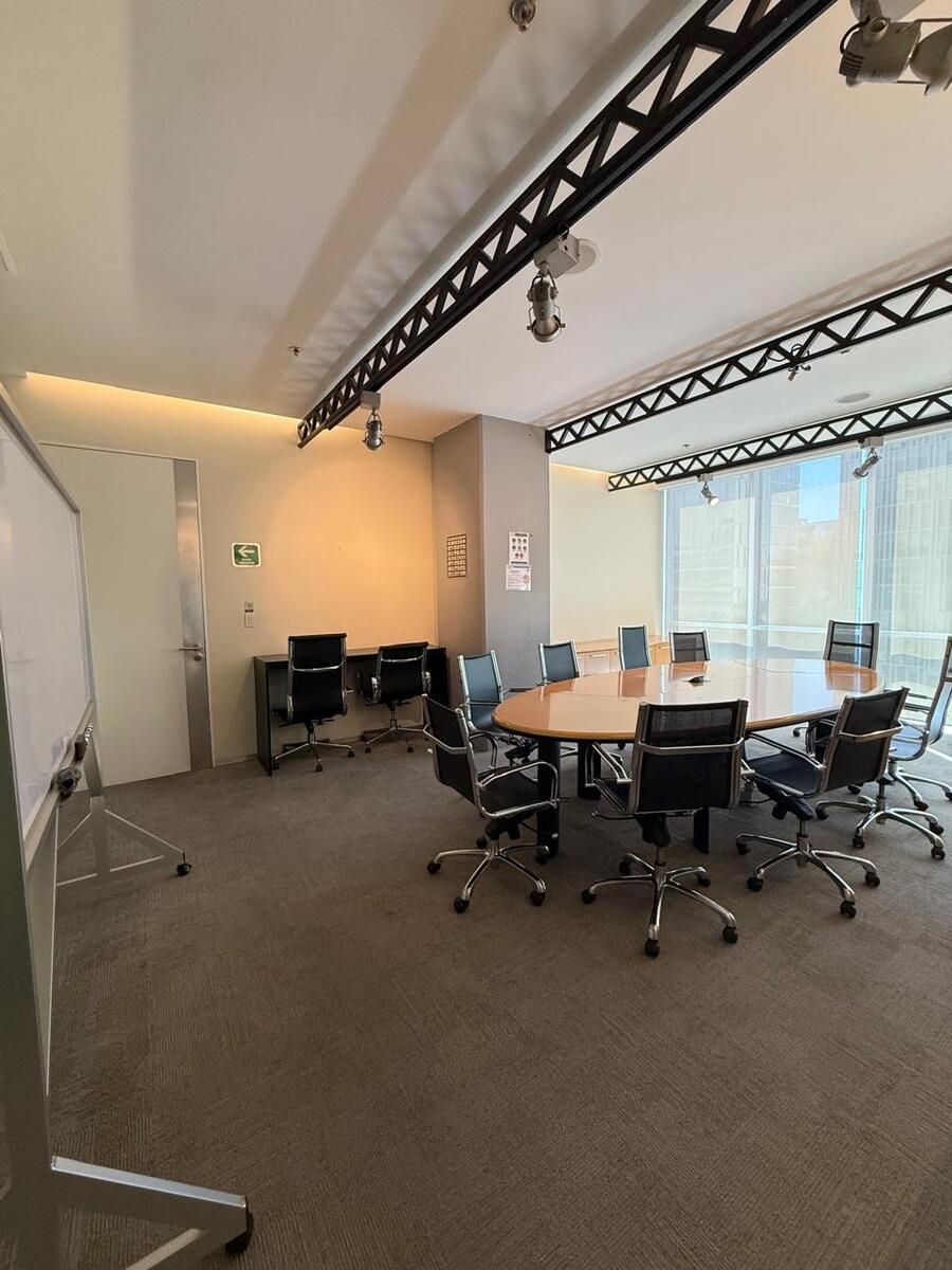 12 de 32: SALA DE JUNTAS