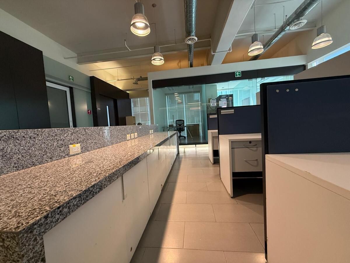 15 de 32: ÁREA ADMINISTRATIVA