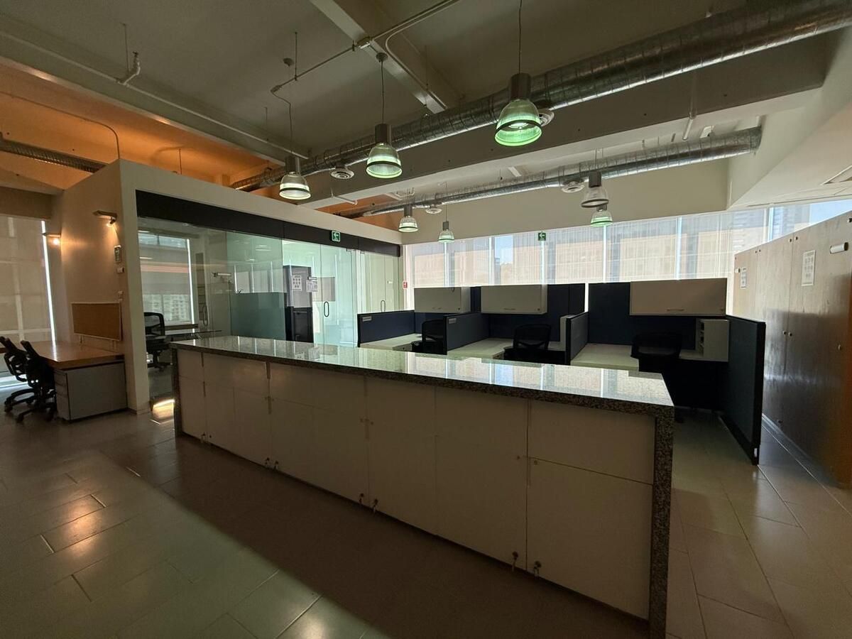 24 de 32: ÁREA ADMINISTRATIVA