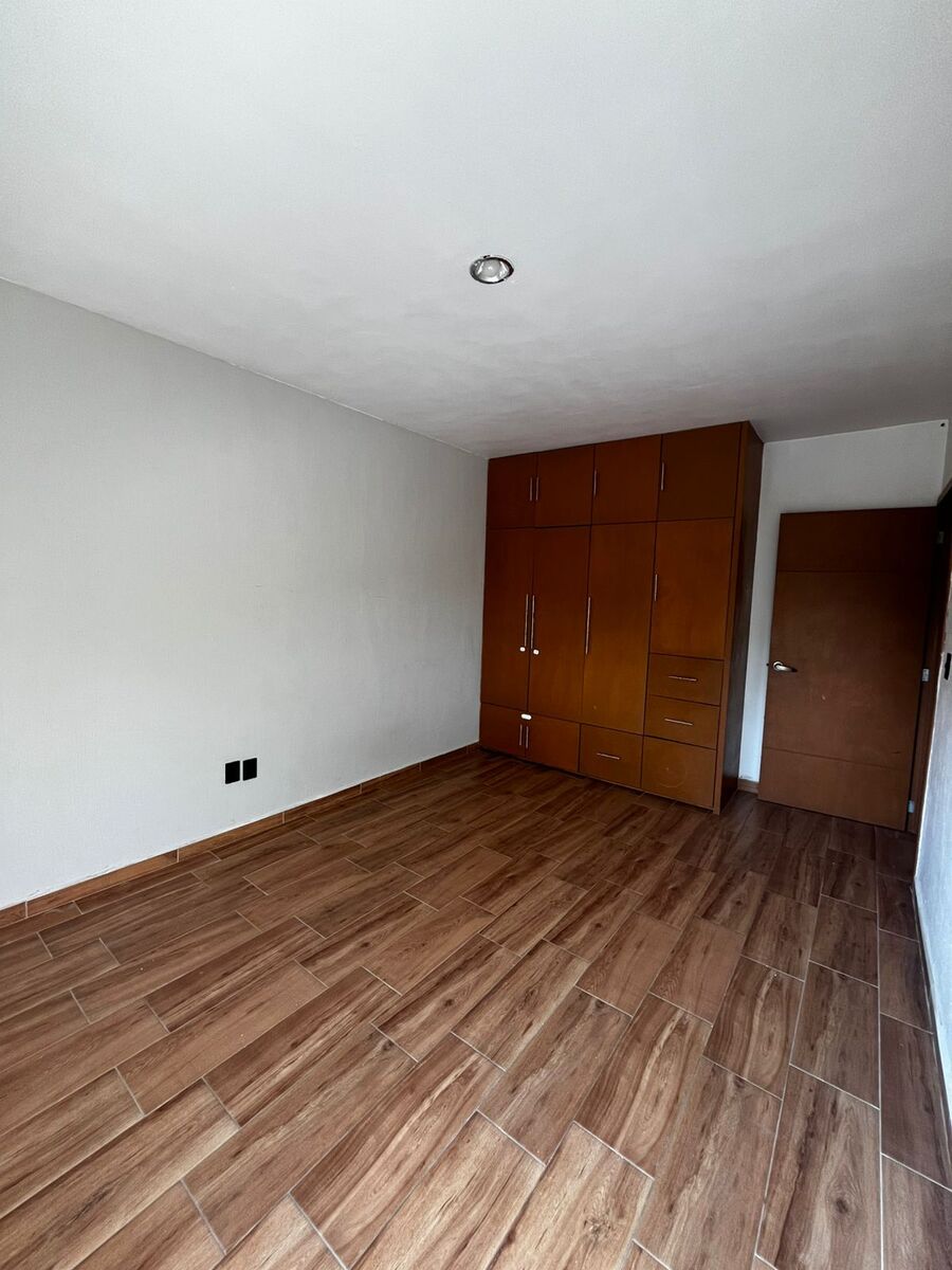 6 of 16: 3 habitación