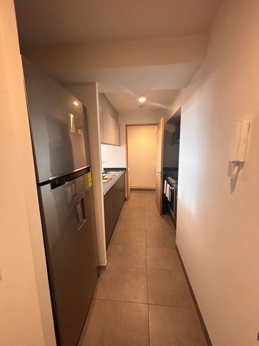 8 de 21: Cocina y laundry room