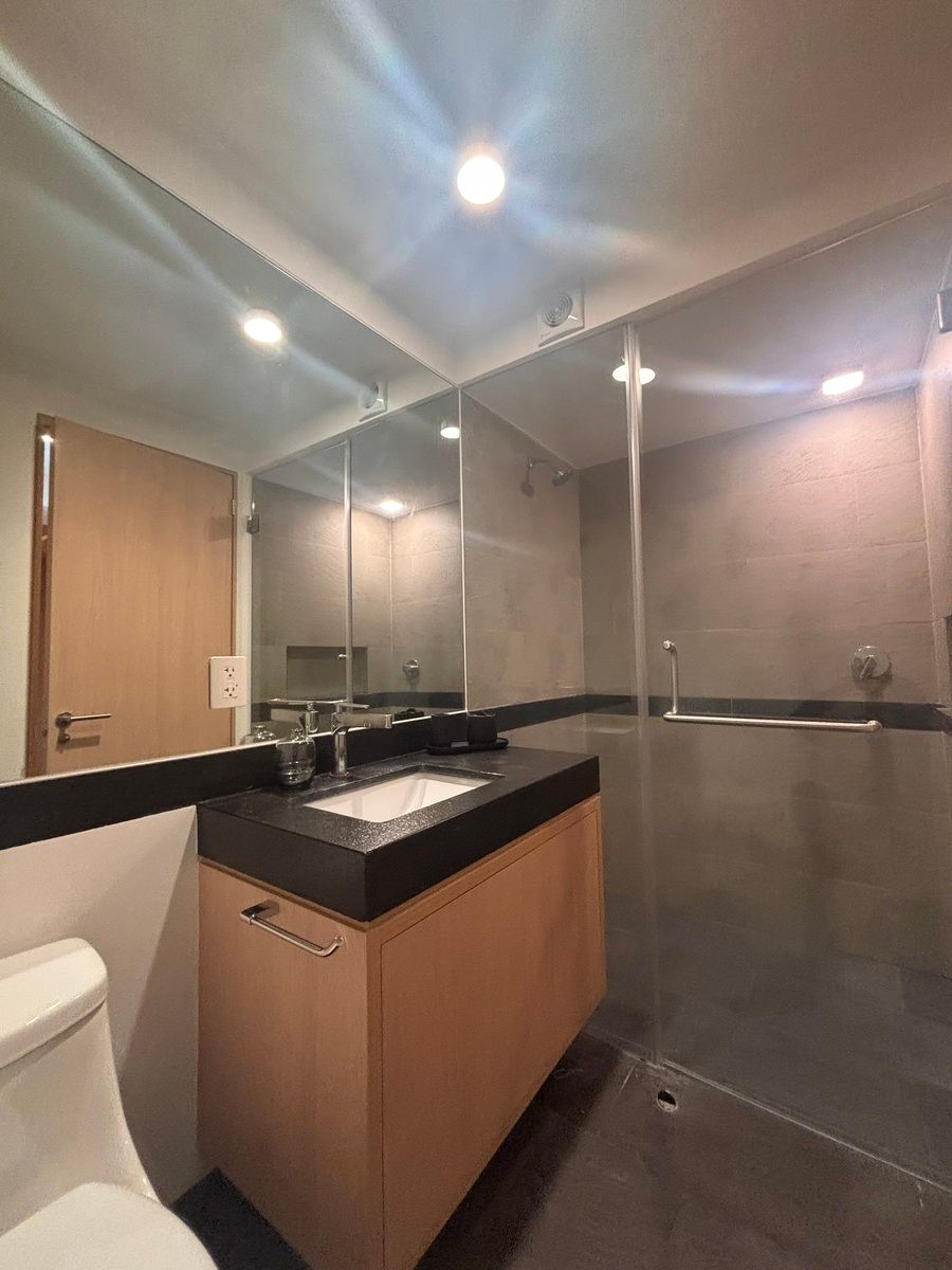 15 de 21: Baño de recámara principal