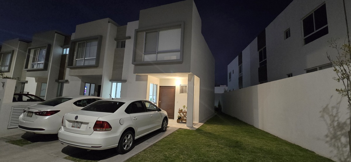 1 of 16: Fachada y excedente