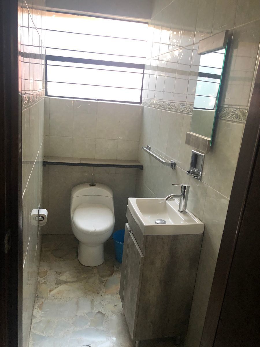 8 de 22: BAÑO VISITAS