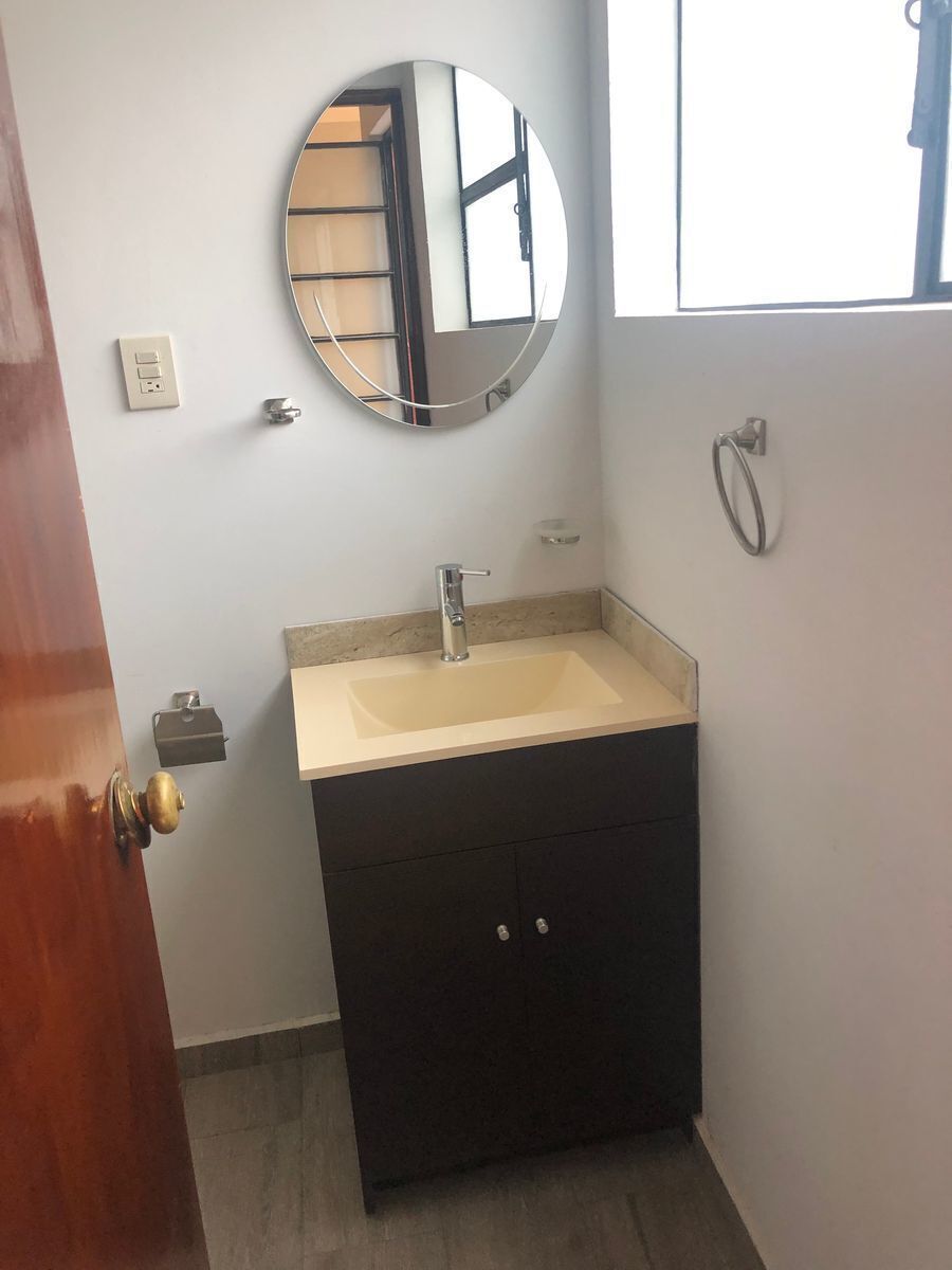 18 of 29: 2do BAÑO COMPLETO