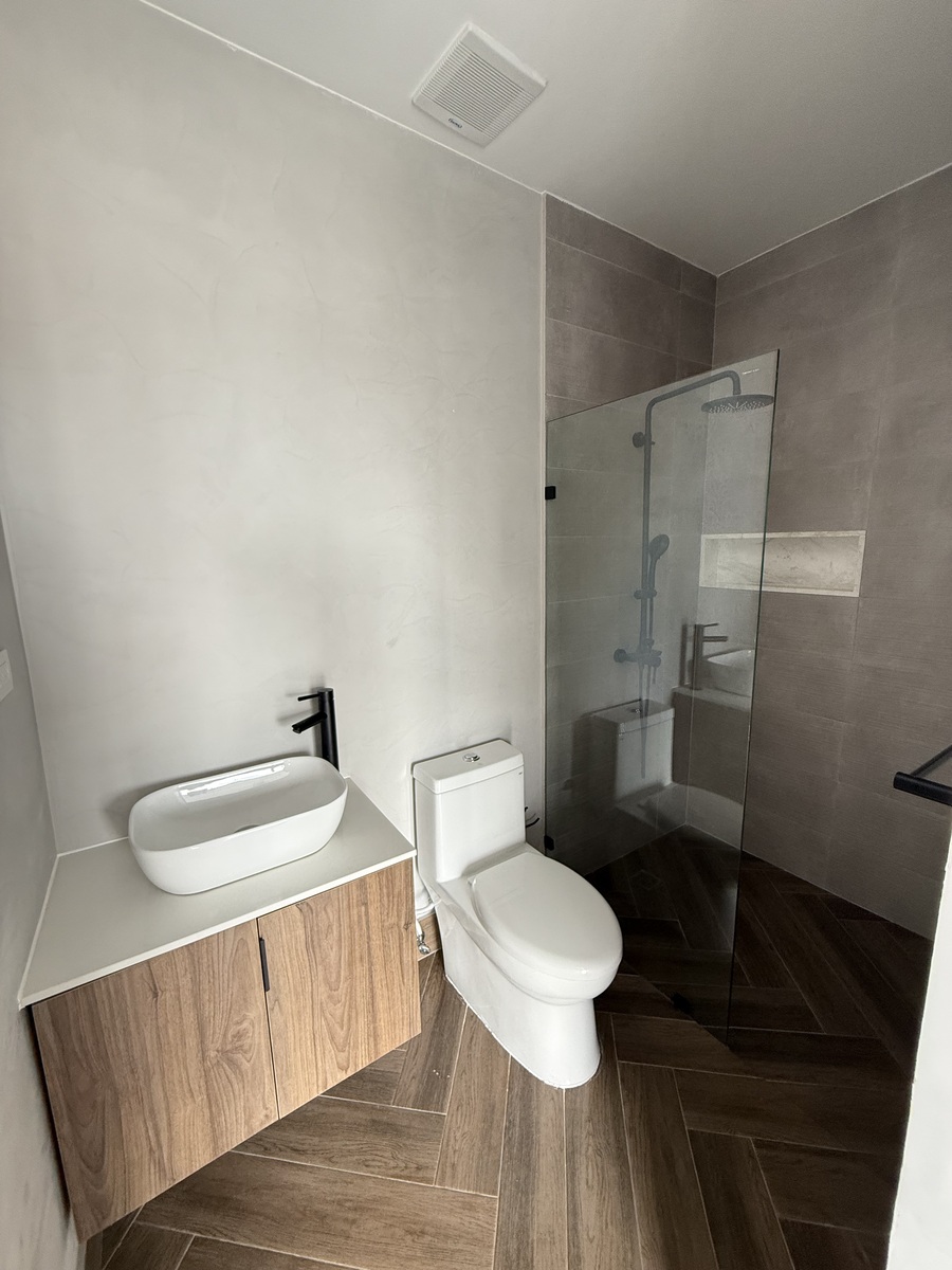 26 de 28: Baño hab. Principal