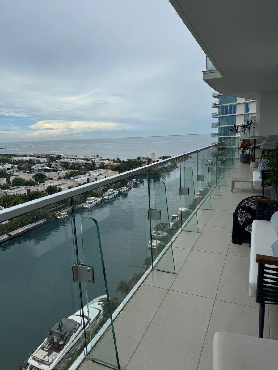 8 of 8: Balcón vista mar