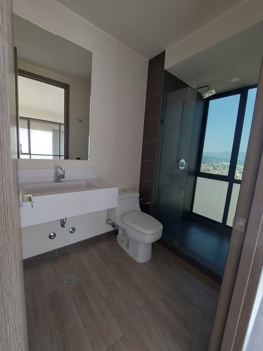 10 de 20: Baño habitación 2